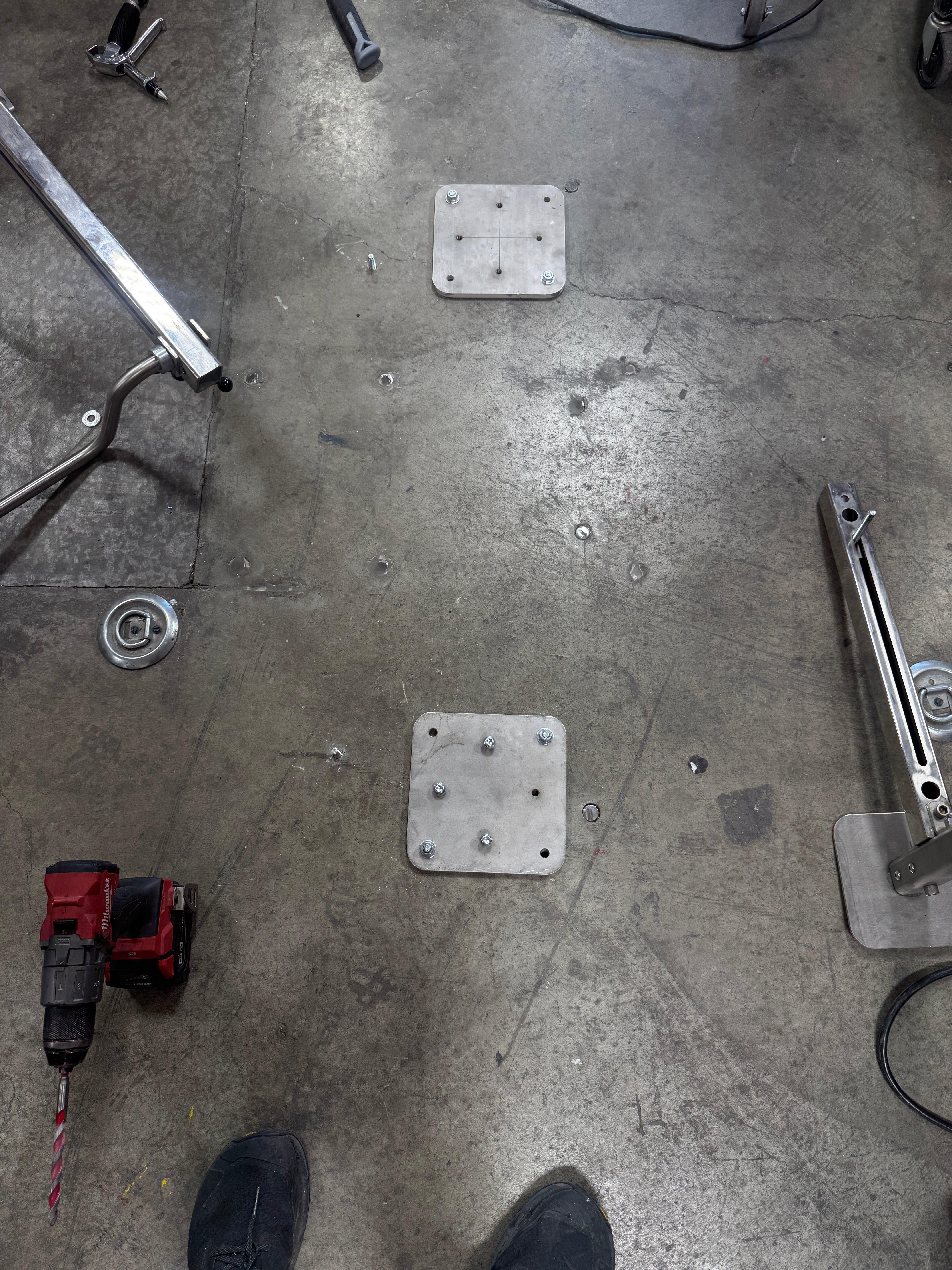 2 Floor Mounting Plates